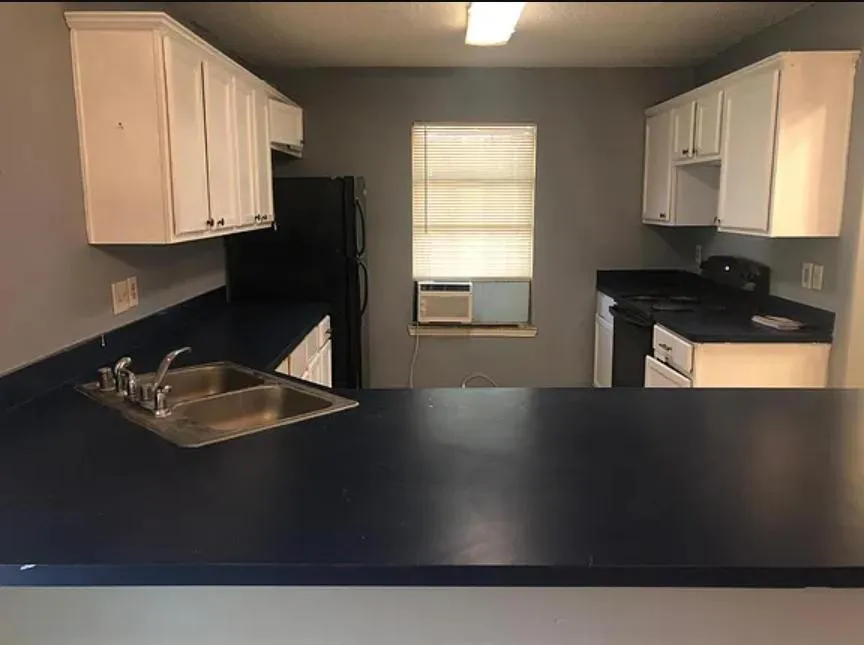 1015 W Clarendon Drive Dallas, TX 75208