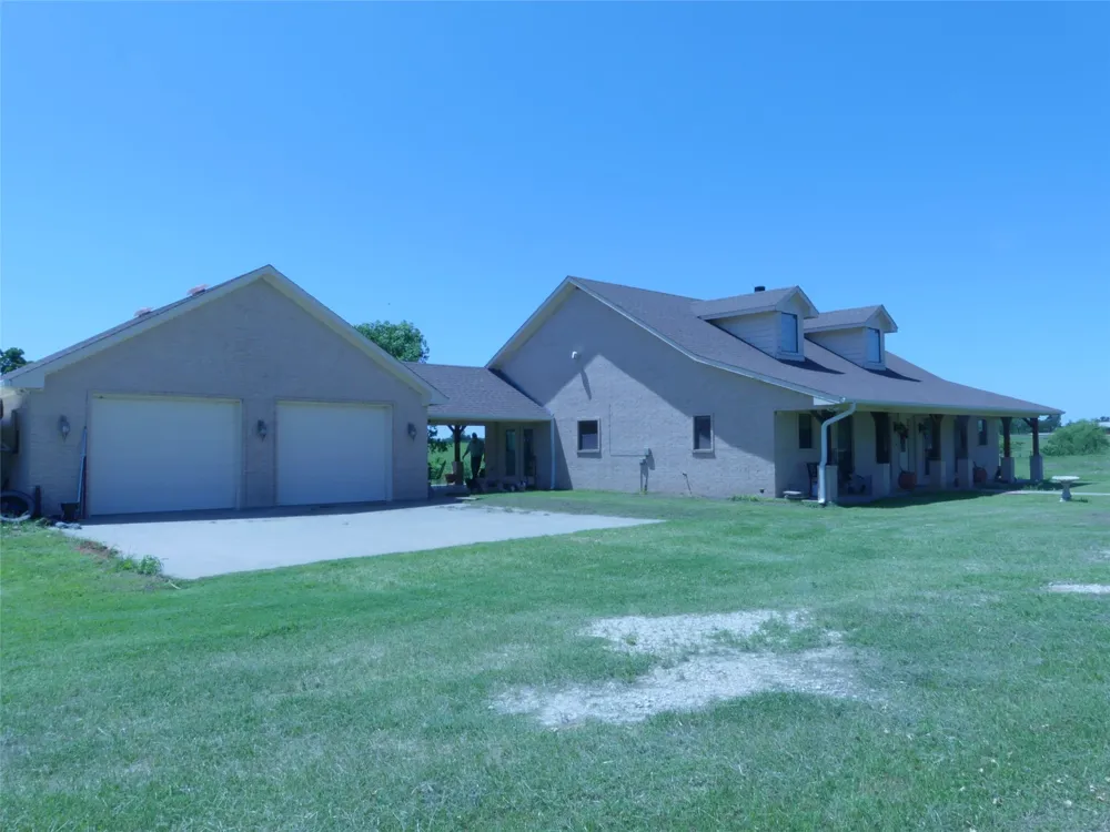 3421 School House Road Forestburg, TX 76239