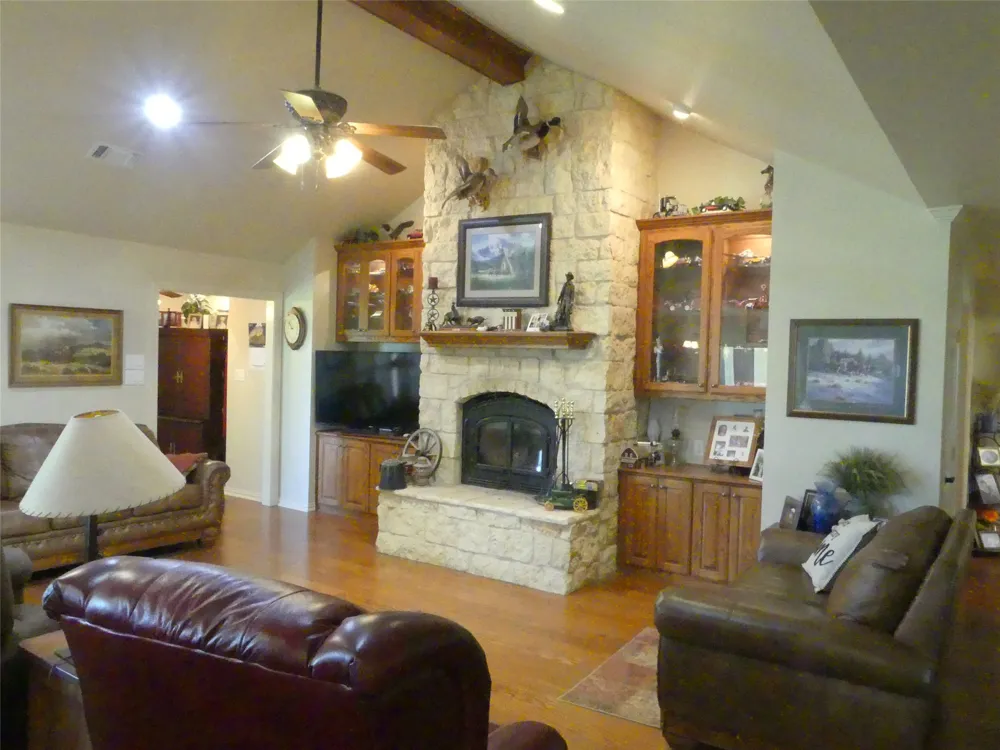 3421 School House Road Forestburg, TX 76239