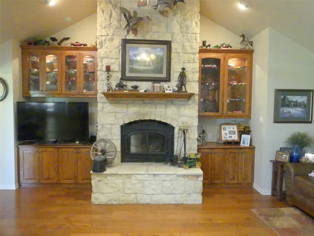 3421 School House Road Forestburg, TX 76239