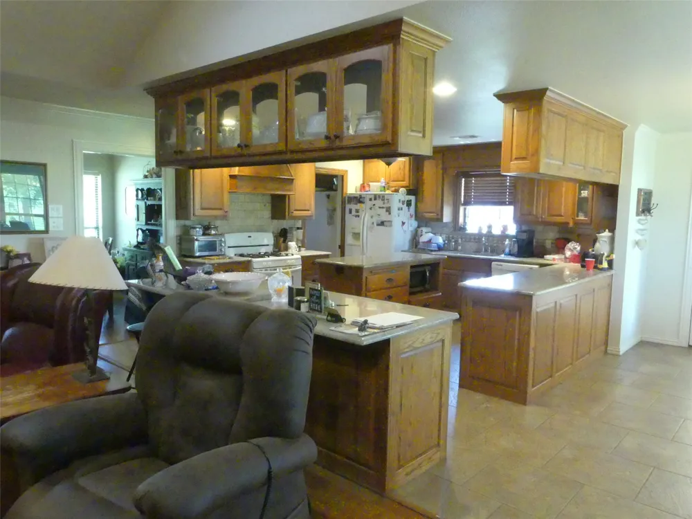 3421 School House Road Forestburg, TX 76239
