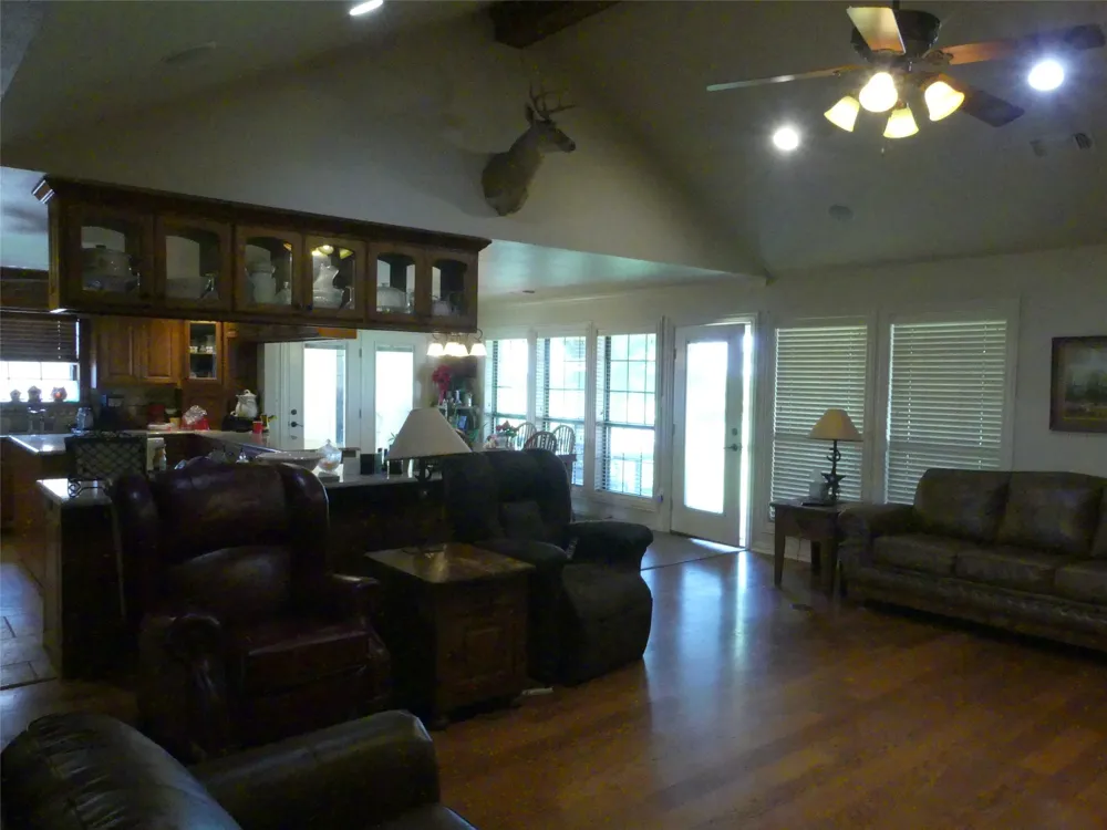 3421 School House Road Forestburg, TX 76239