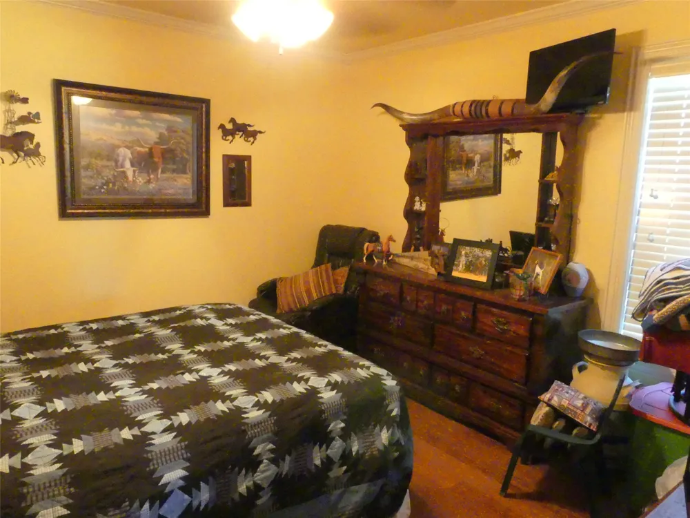 3421 School House Road Forestburg, TX 76239