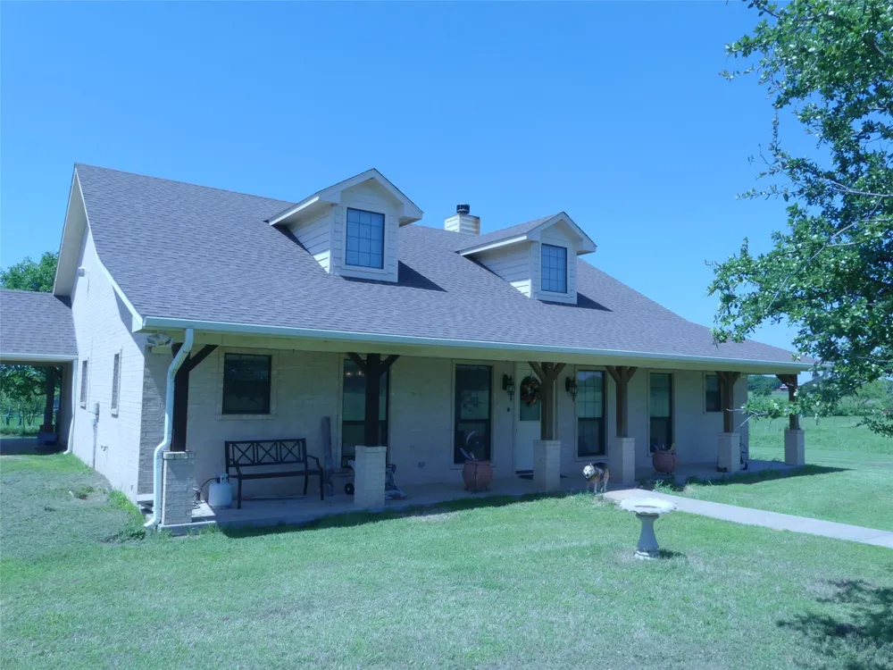 3421 School House Road Forestburg, TX 76239