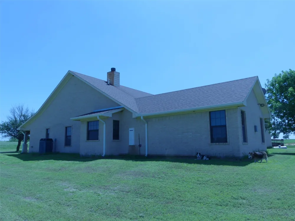 3421 School House Road Forestburg, TX 76239