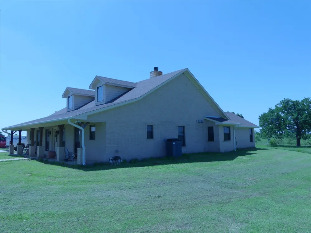 3421 School House Road Forestburg, TX 76239