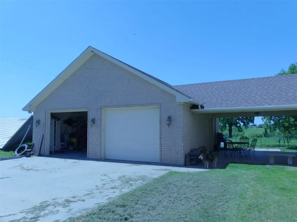 3421 School House Road Forestburg, TX 76239