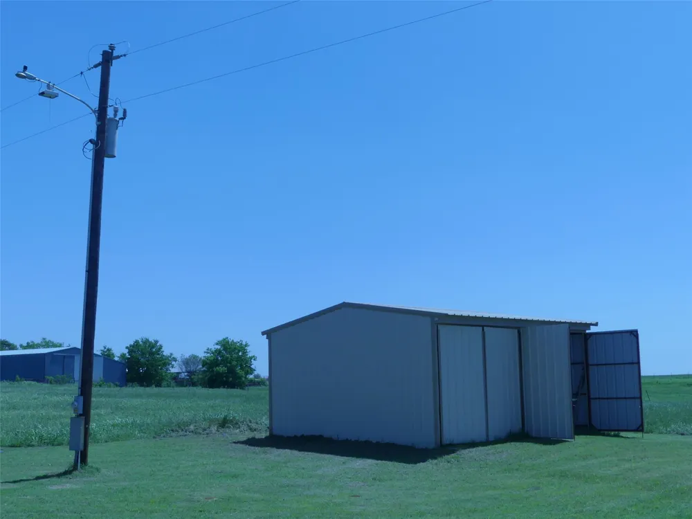 3421 School House Road Forestburg, TX 76239
