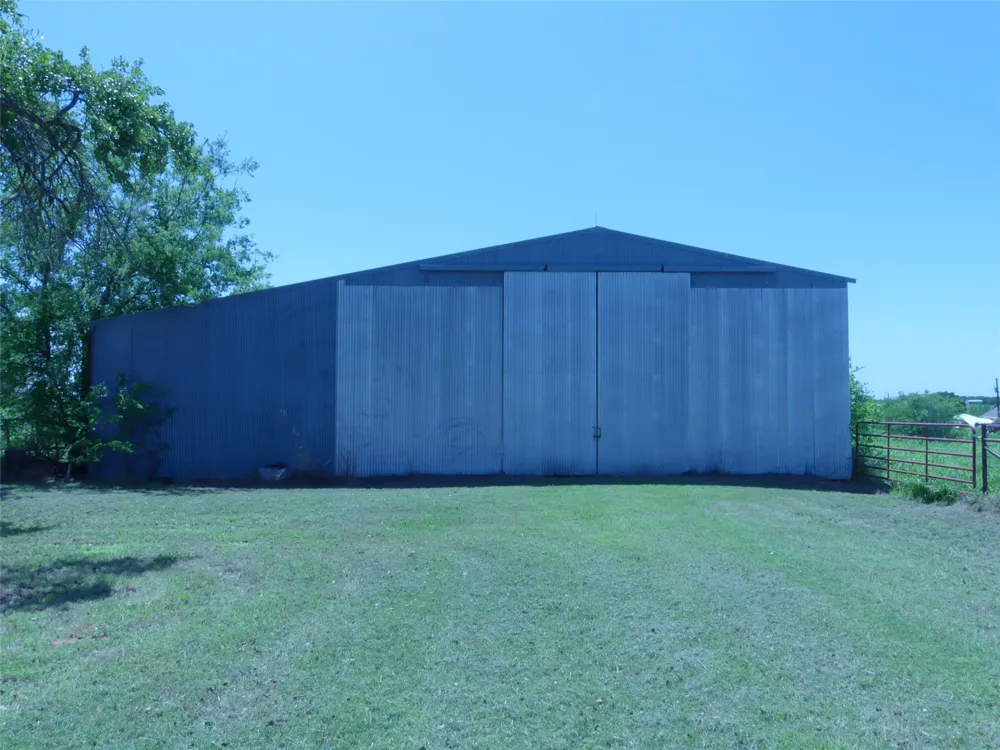 3421 School House Road Forestburg, TX 76239