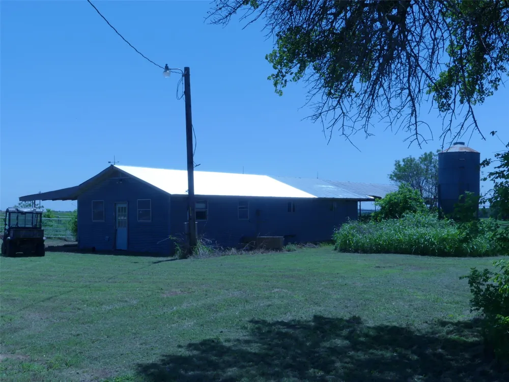 3421 School House Road Forestburg, TX 76239