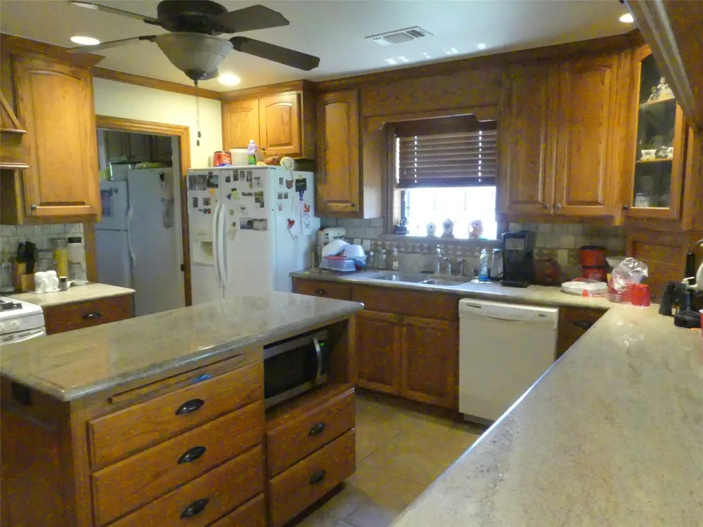 3421 School House Road Forestburg, TX 76239