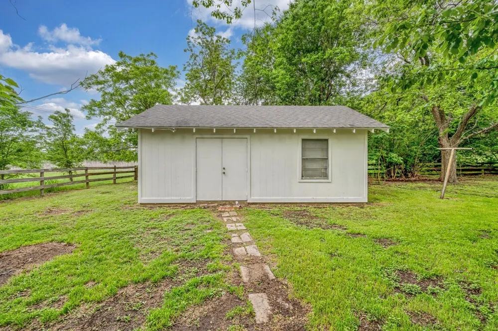311 E Newland Robinson, TX 76706