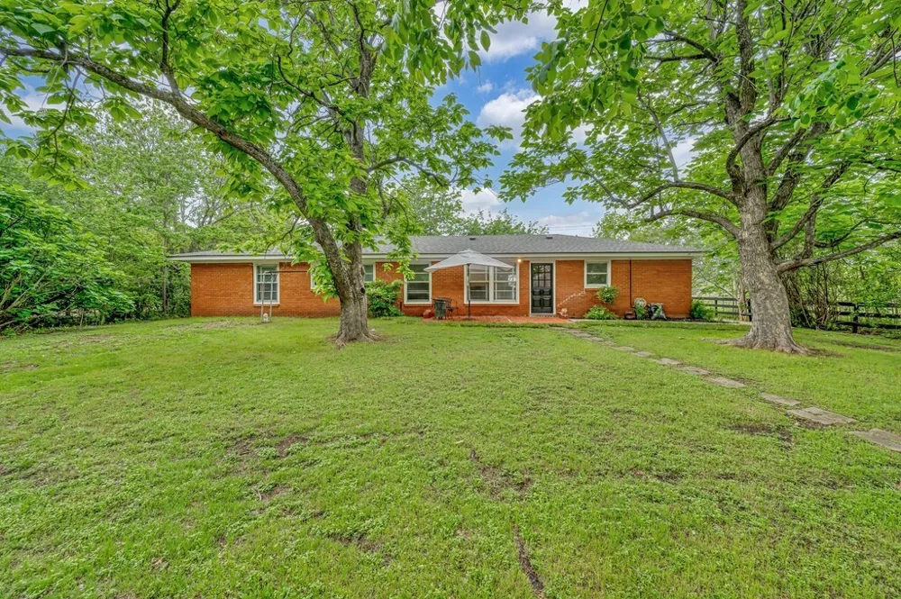 311 E Newland Robinson, TX 76706