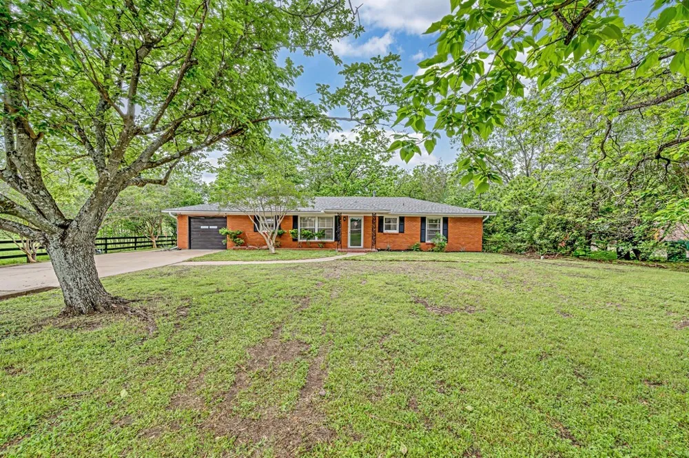 311 E Newland Robinson, TX 76706