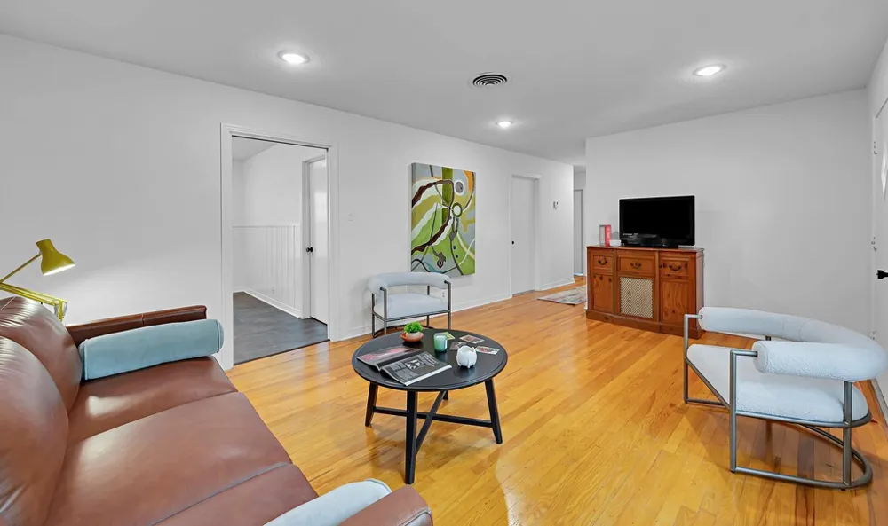 311 E Newland Robinson, TX 76706