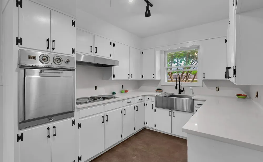 311 E Newland Robinson, TX 76706