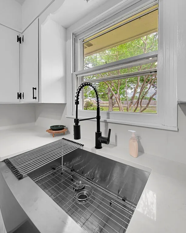 311 E Newland Robinson, TX 76706