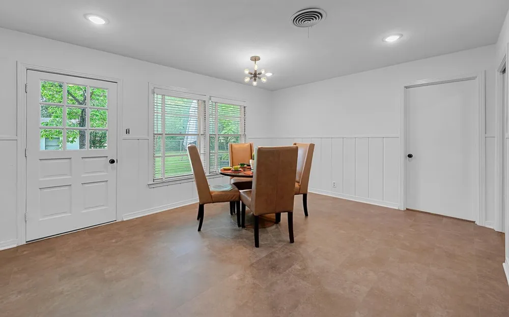 311 E Newland Robinson, TX 76706