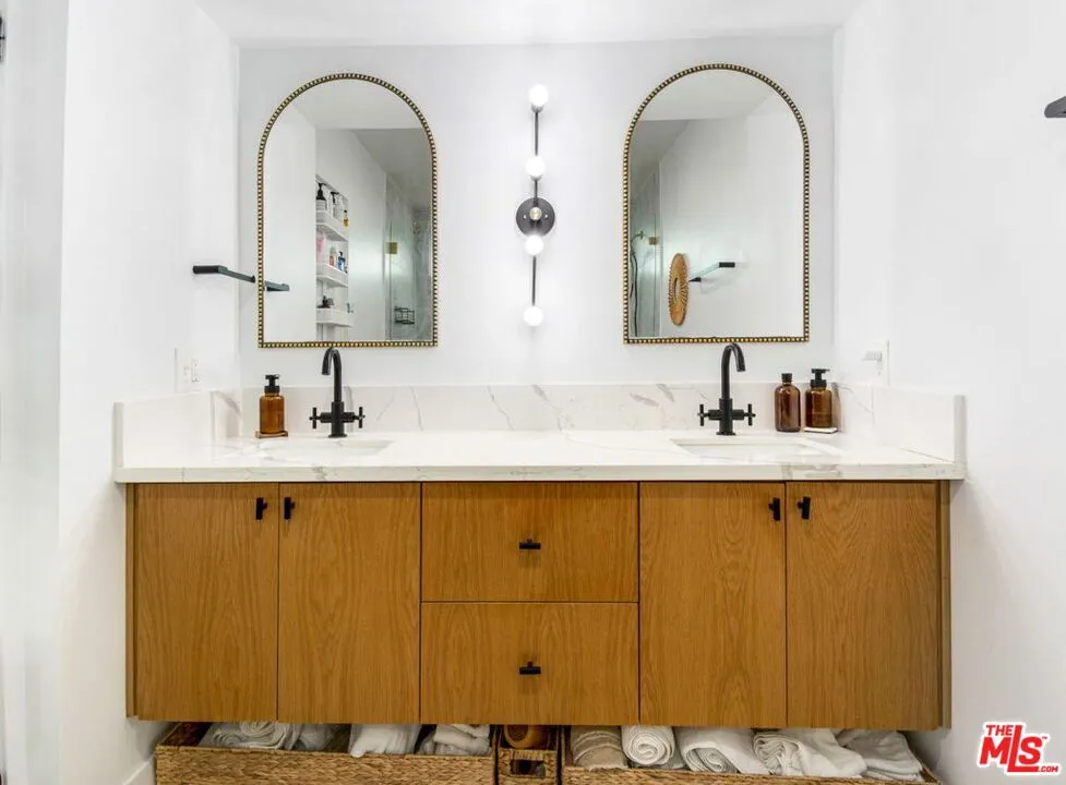 5625 S Sherbourne Drive Los Angeles, CA 90056