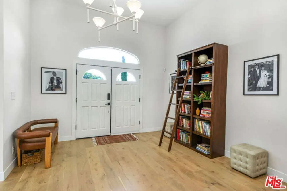 5625 S Sherbourne Drive Los Angeles, CA 90056