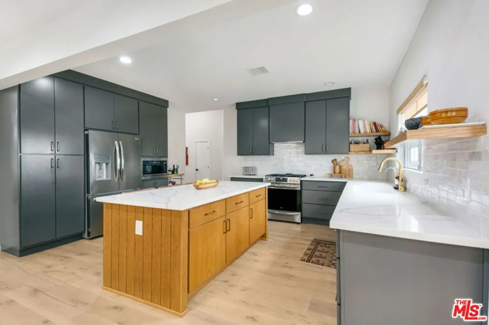 5625 S Sherbourne Drive Los Angeles, CA 90056