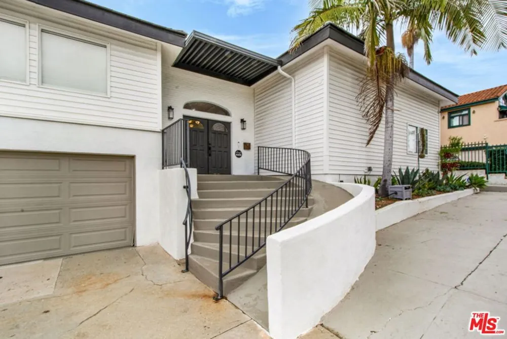 5625 S Sherbourne Drive Los Angeles, CA 90056