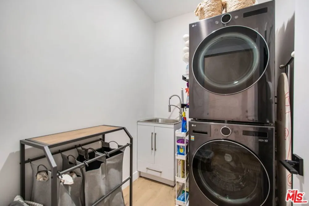 5625 S Sherbourne Drive Los Angeles, CA 90056