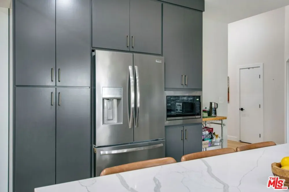 5625 S Sherbourne Drive Los Angeles, CA 90056