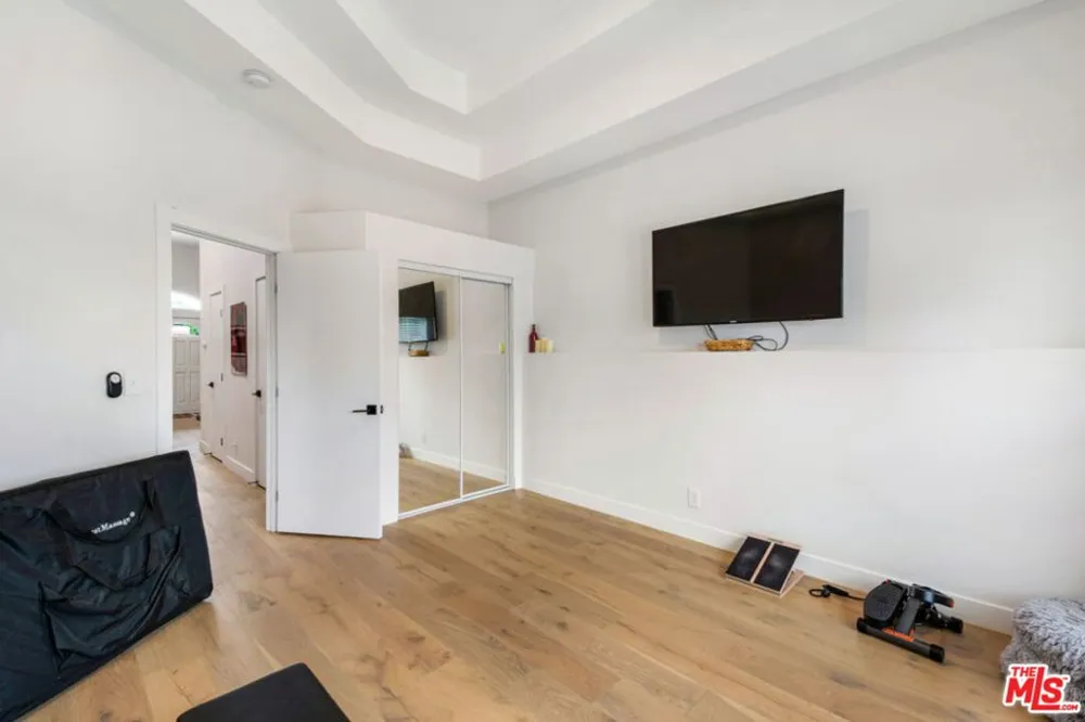 5625 S Sherbourne Drive Los Angeles, CA 90056