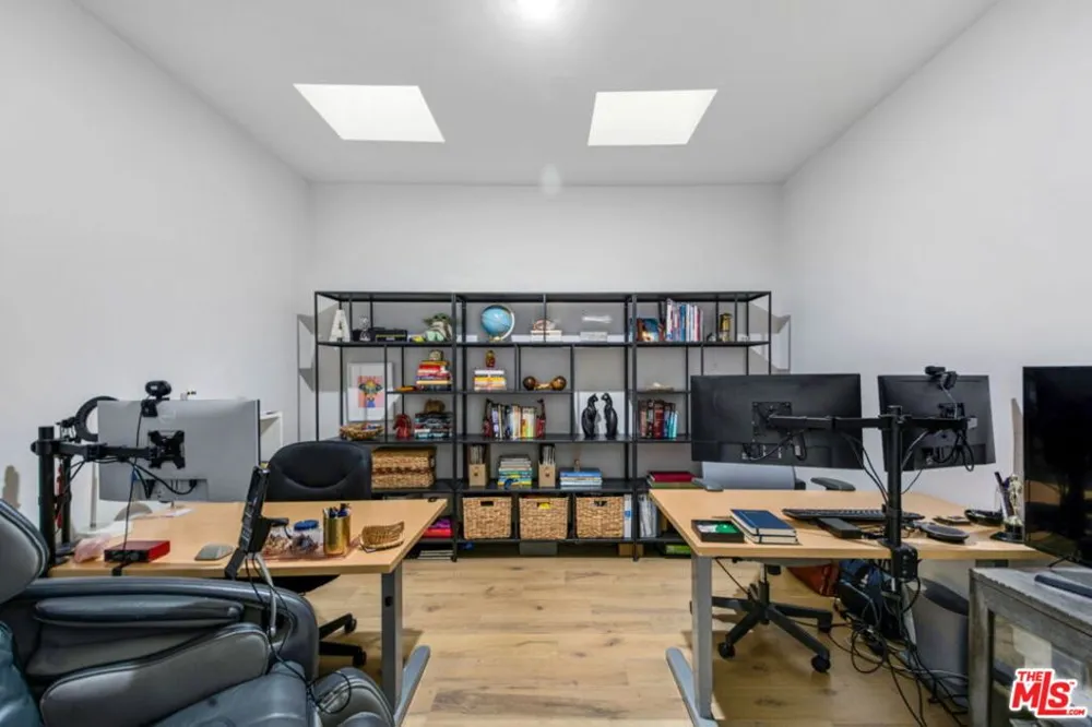 5625 S Sherbourne Drive Los Angeles, CA 90056