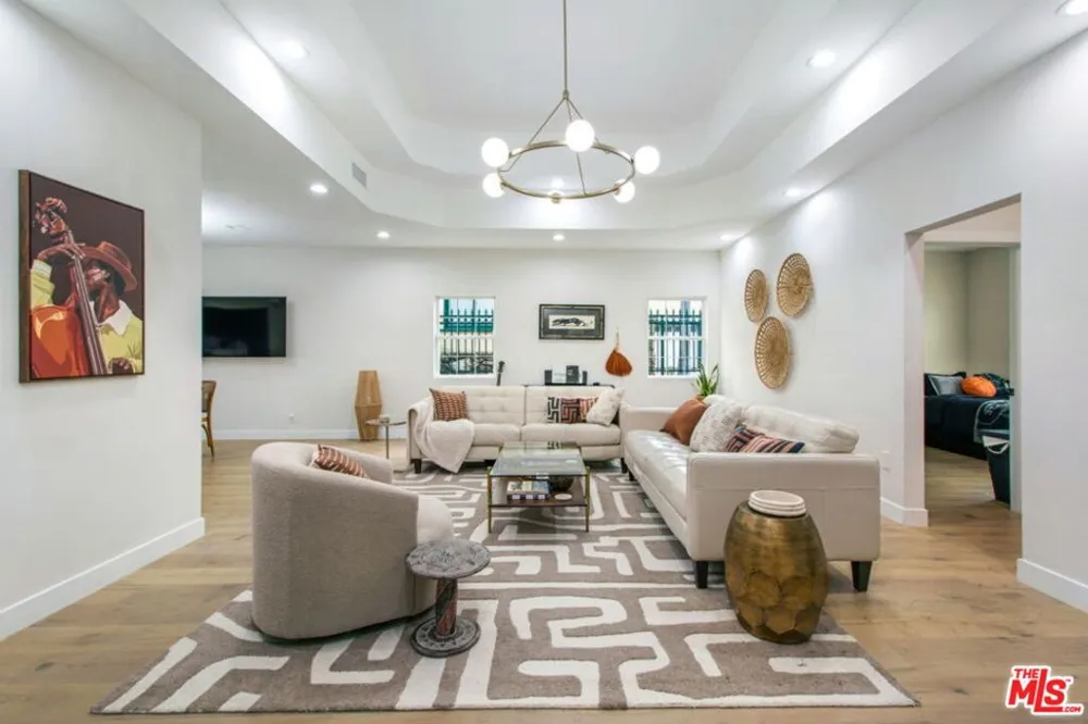 5625 S Sherbourne Drive Los Angeles, CA 90056