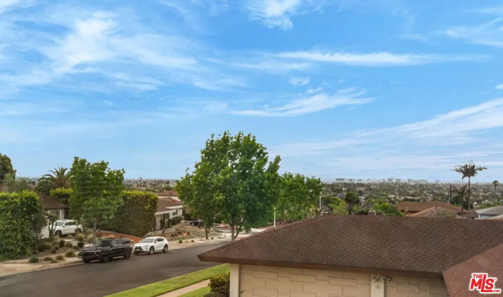 5625 S Sherbourne Drive Los Angeles, CA 90056