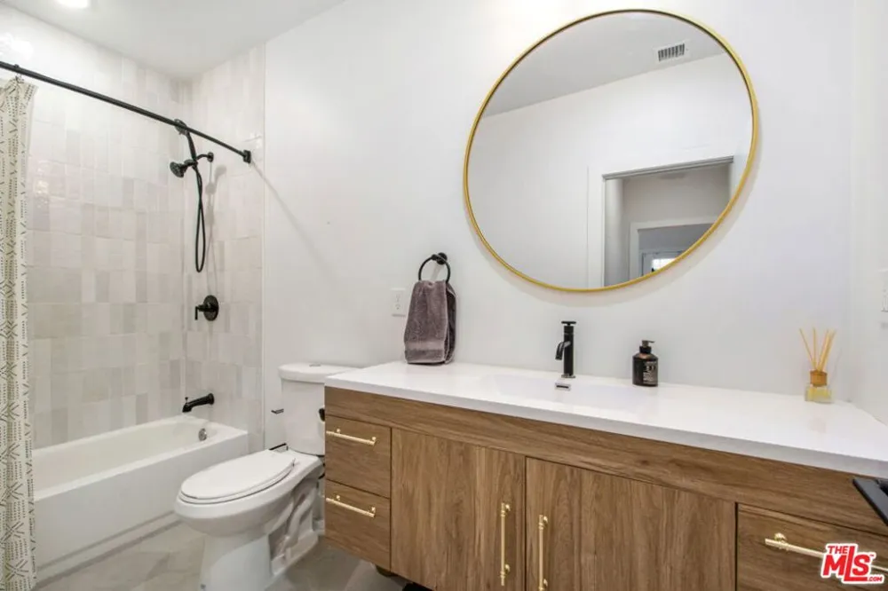 5625 S Sherbourne Drive Los Angeles, CA 90056