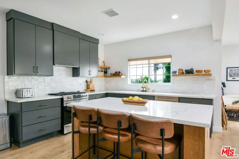 5625 S Sherbourne Drive Los Angeles, CA 90056