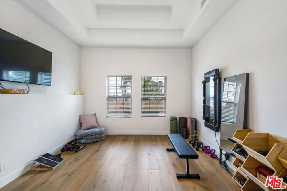 5625 S Sherbourne Drive Los Angeles, CA 90056