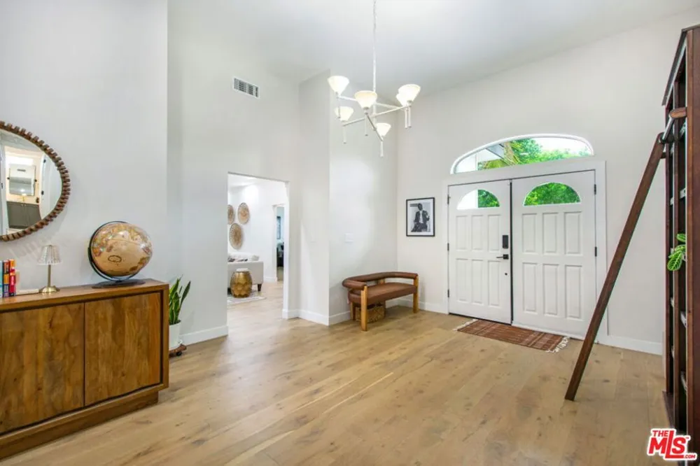 5625 S Sherbourne Drive Los Angeles, CA 90056