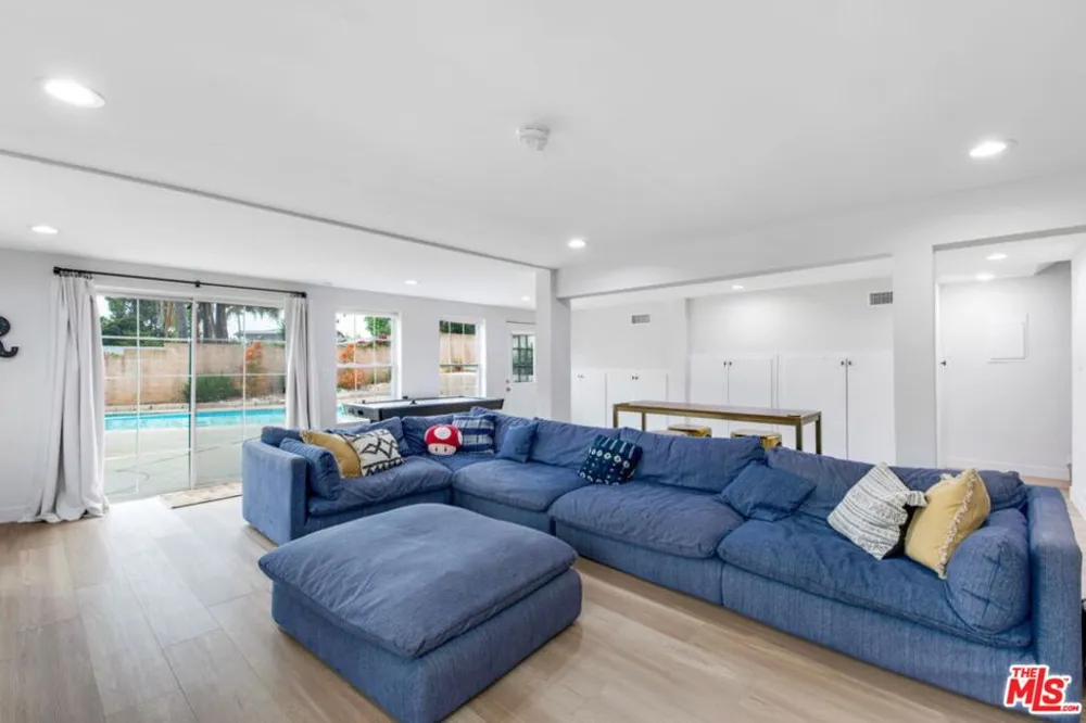 5625 S Sherbourne Drive Los Angeles, CA 90056