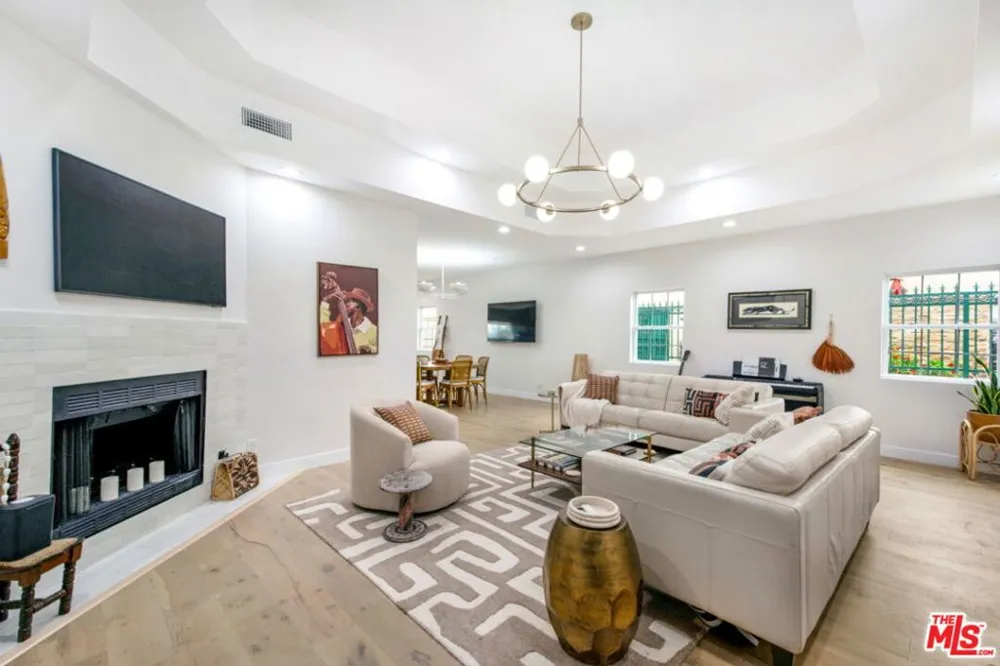 5625 S Sherbourne Drive Los Angeles, CA 90056