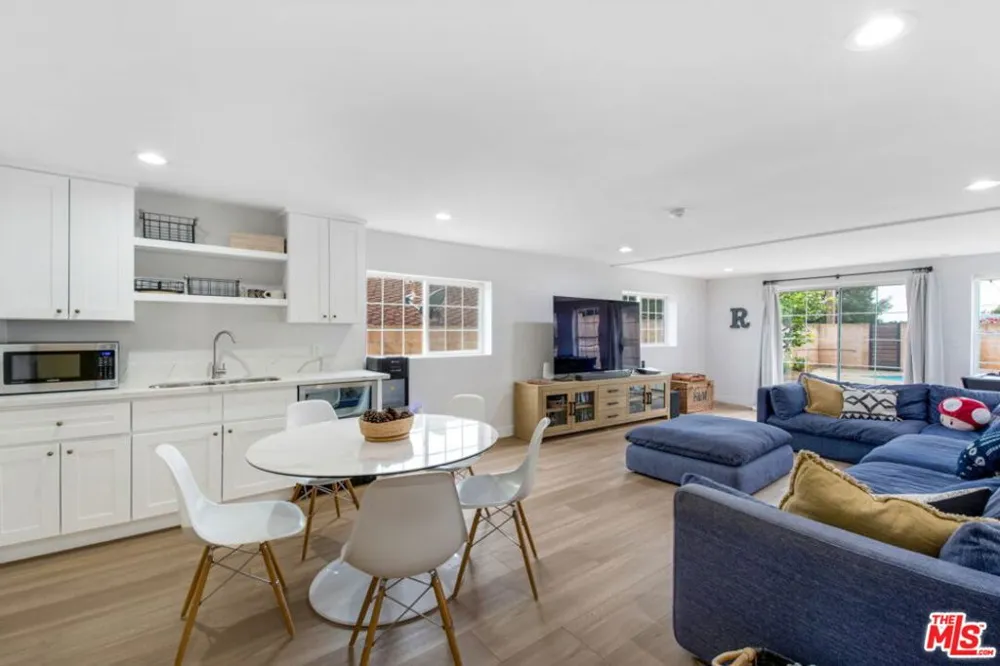 5625 S Sherbourne Drive Los Angeles, CA 90056