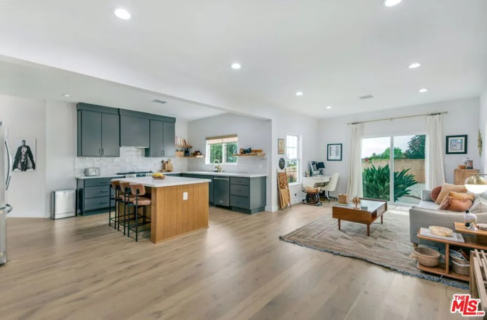 5625 S Sherbourne Drive Los Angeles, CA 90056