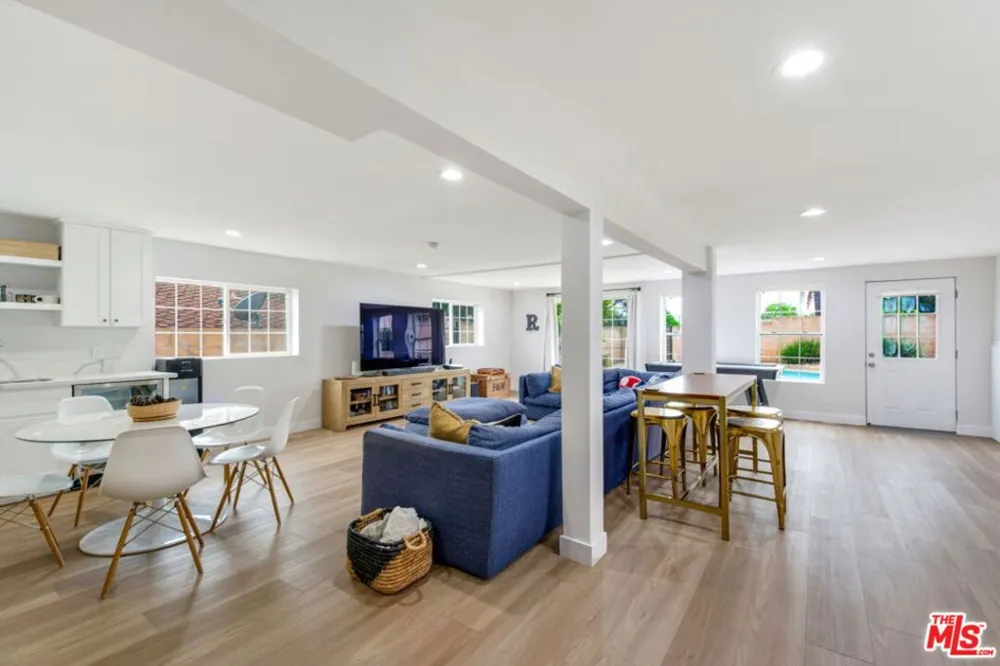 5625 S Sherbourne Drive Los Angeles, CA 90056