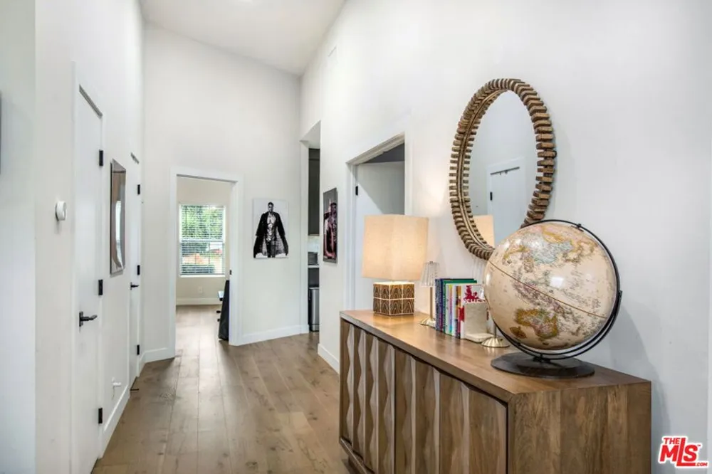 5625 S Sherbourne Drive Los Angeles, CA 90056