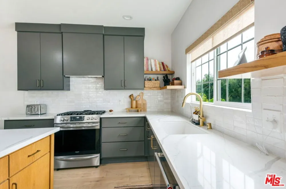 5625 S Sherbourne Drive Los Angeles, CA 90056