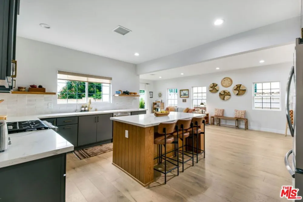 5625 S Sherbourne Drive Los Angeles, CA 90056