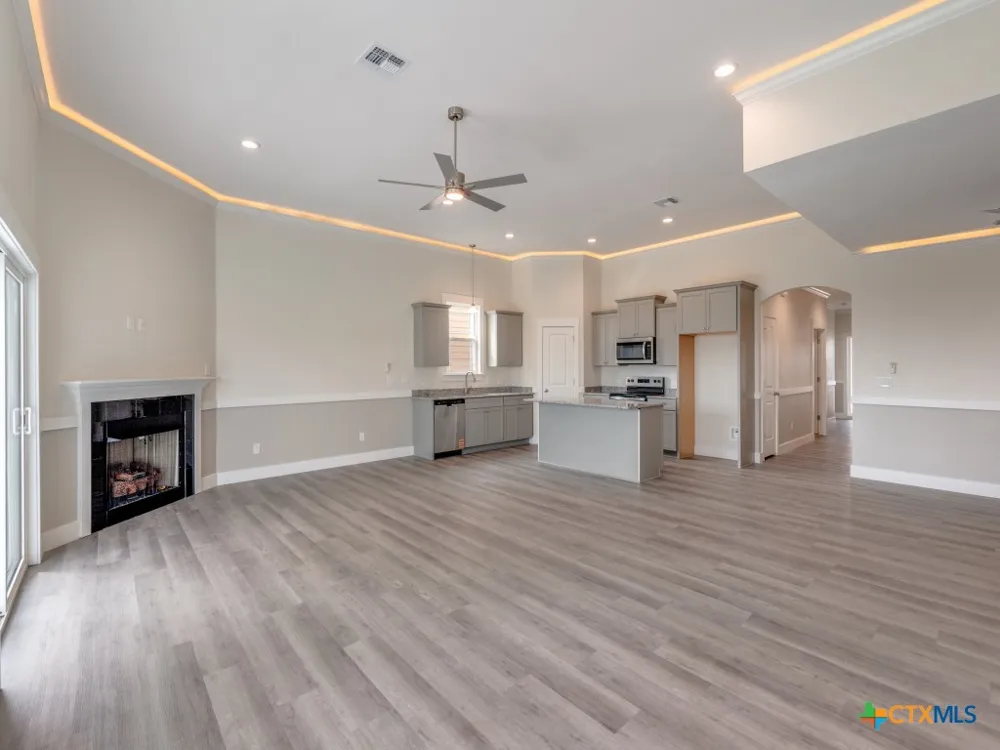 178 Lost Maples Way Marion, TX 78124