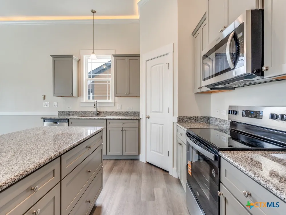 178 Lost Maples Way Marion, TX 78124