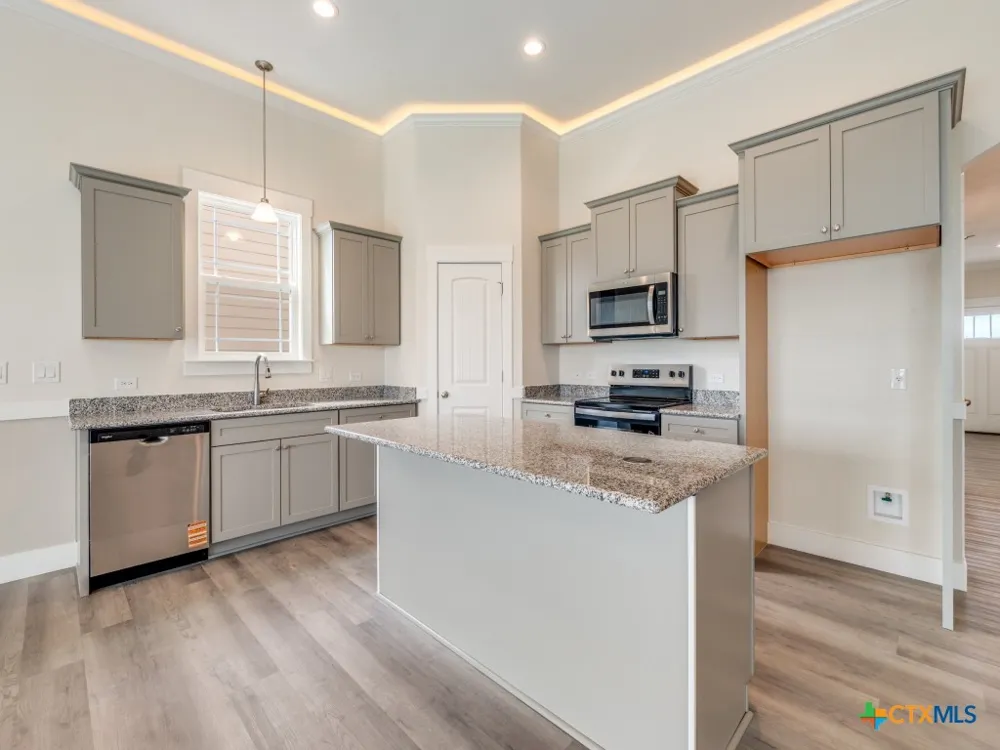 178 Lost Maples Way Marion, TX 78124