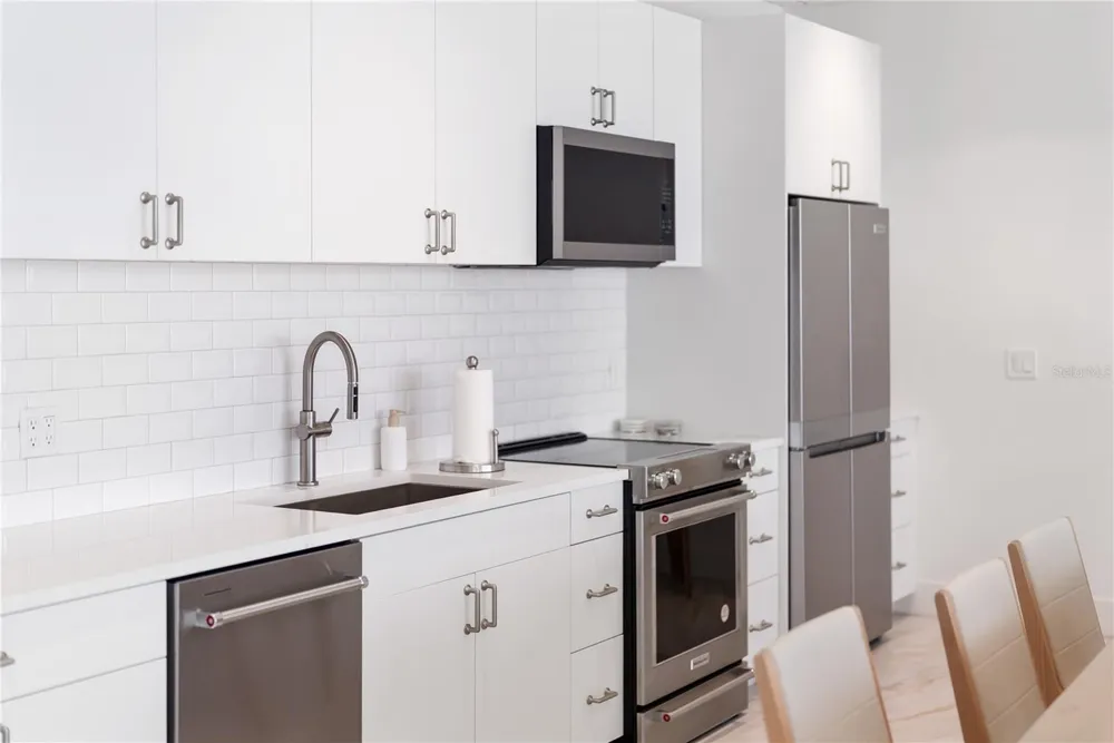 1750 BENJAMIN FRANKLIN DRIVE #6G Sarasota, FL 34236