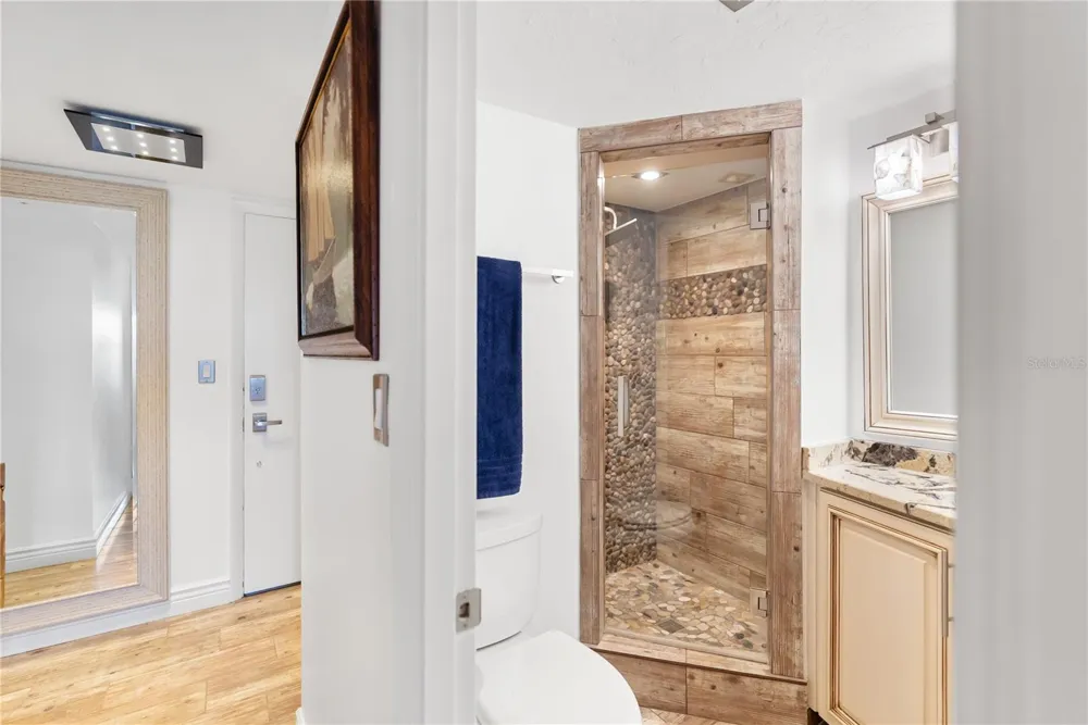 1750 BENJAMIN FRANKLIN DRIVE #6G Sarasota, FL 34236