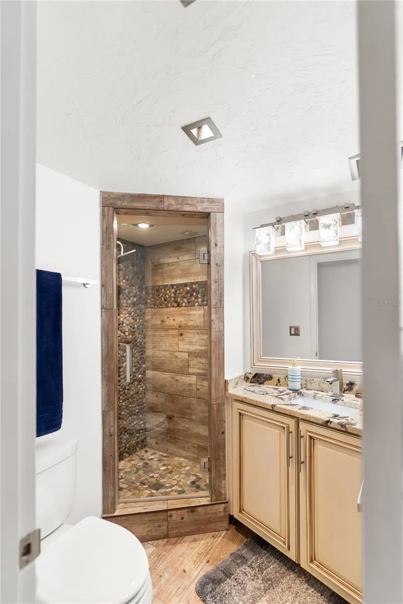 1750 BENJAMIN FRANKLIN DRIVE #6G Sarasota, FL 34236